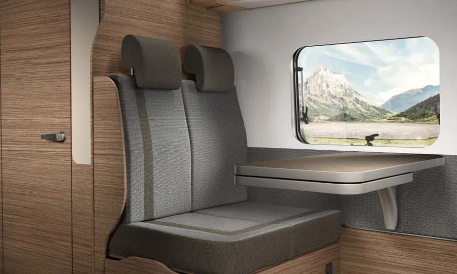 Sitzplatz im Knaus Boxlife mit Bergblick