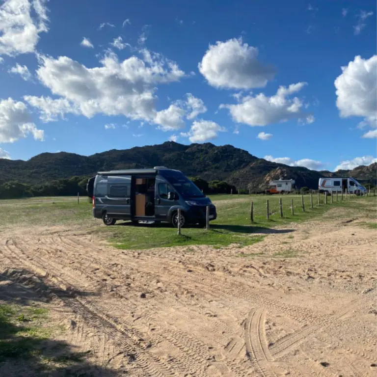 Sardinien im November mit dem Wohnmobil? Aber Ja: Unser Elternzeit Reisebericht.