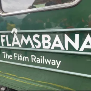 Hoch hinauf: Norwegische Eisenbahn-Tour in Flåm