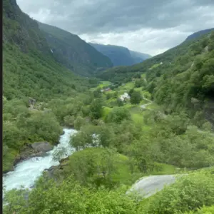 Hoch hinauf: Norwegische Eisenbahn-Tour in Flåm